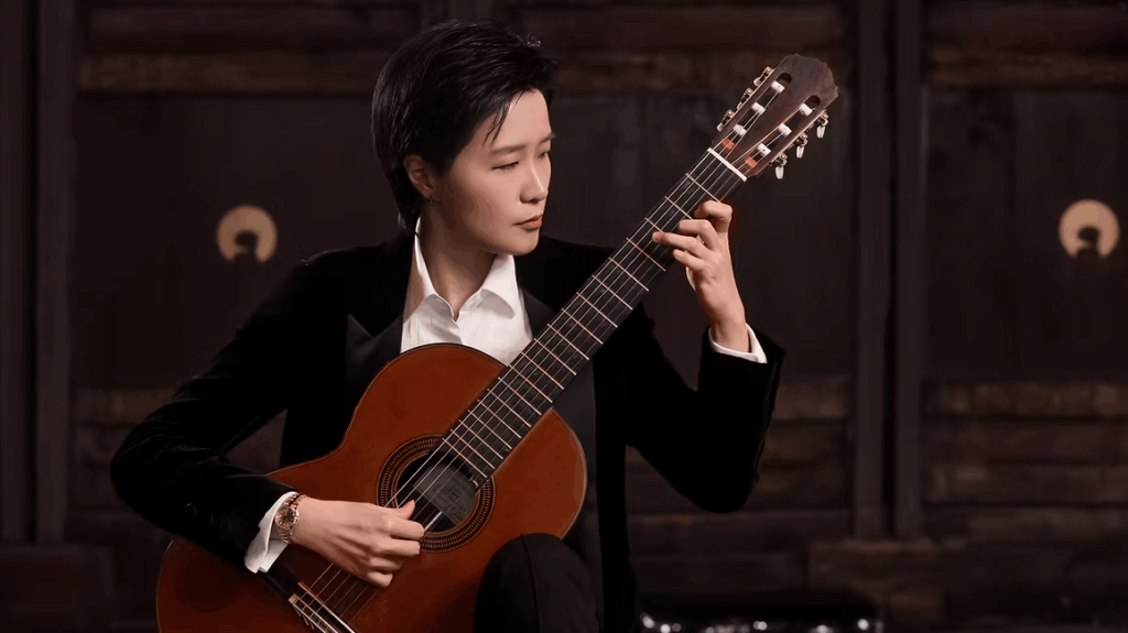 MENG SU PLAYS BACH